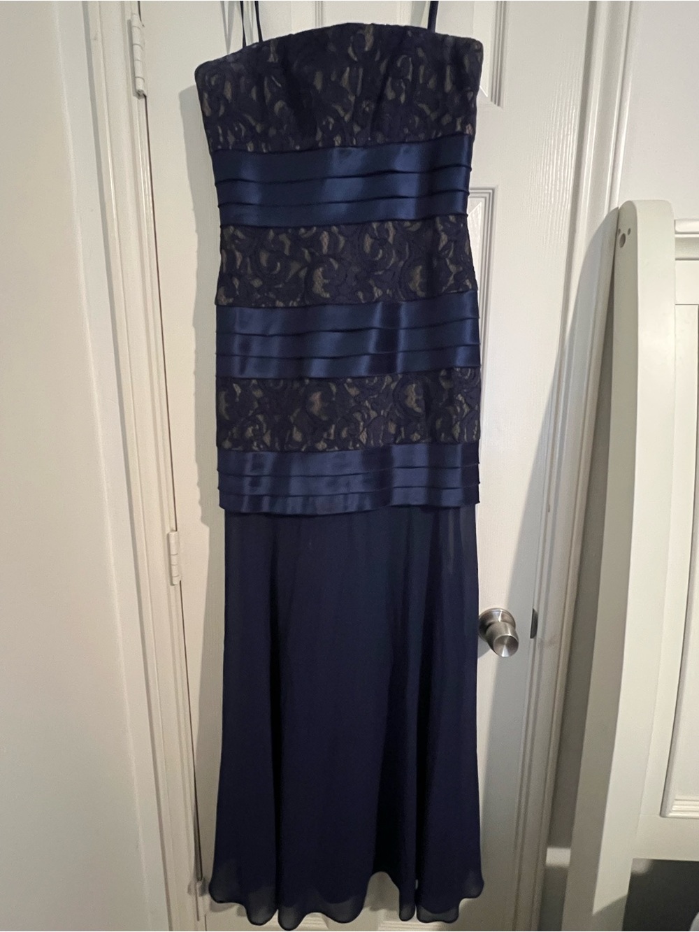 BCBGMAXAZRIA Shadie strapless gown